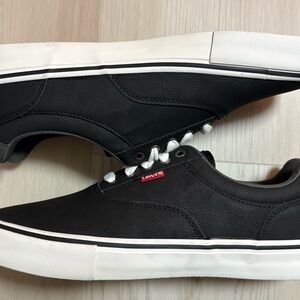 Levi's Men Sneakers Size 9.5 Black/White Lace Up Low Top Casual Shoe New No Box